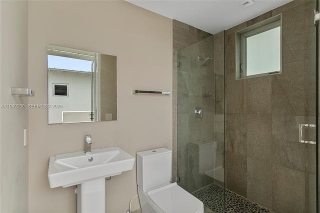 8415 NW 34th Dr, Doral, FL 33122