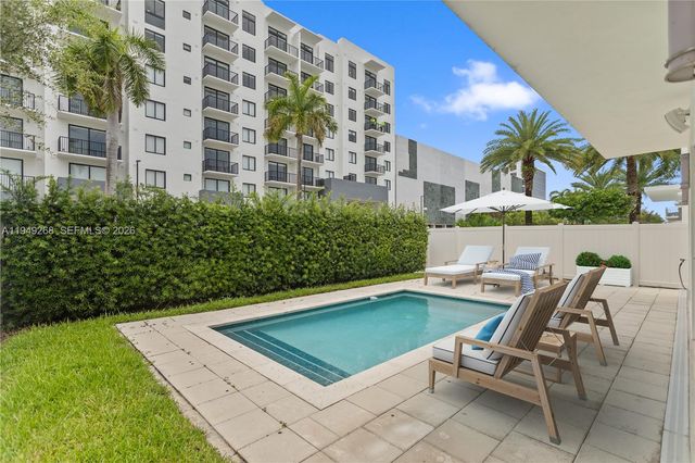 8415 NW 34th Dr, Doral, FL 33122