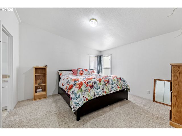 1306 DAVID Ave, Eugene, OR 97404