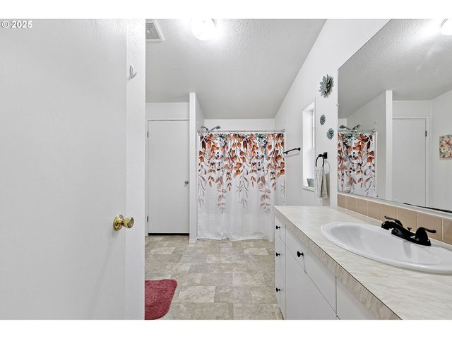 1306 DAVID Ave, Eugene, OR 97404
