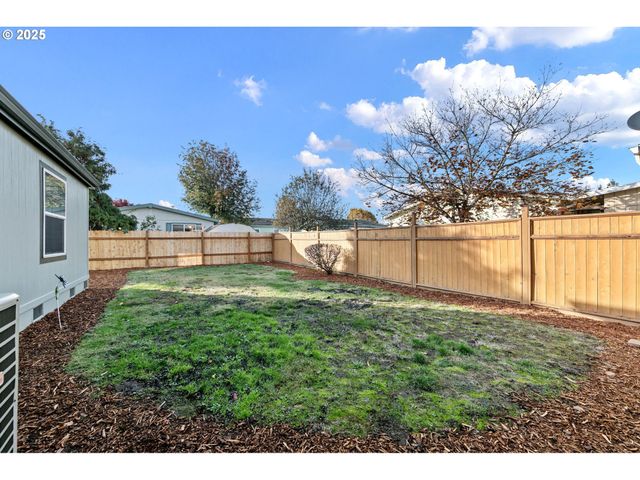 1306 DAVID Ave, Eugene, OR 97404