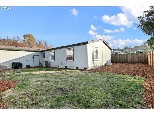 1306 DAVID Ave, Eugene, OR 97404
