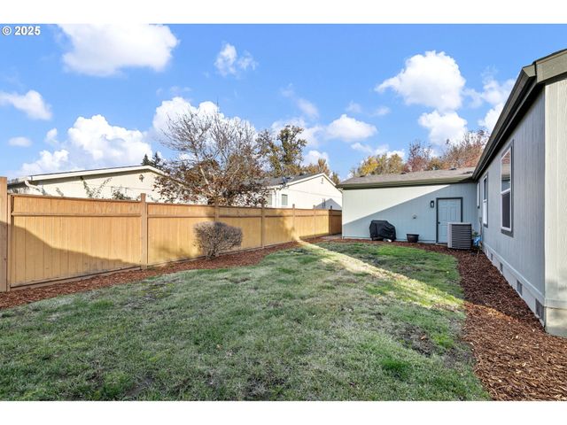 1306 DAVID Ave, Eugene, OR 97404