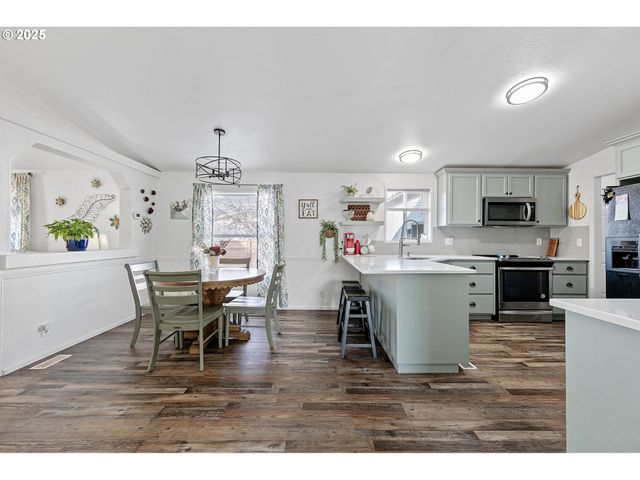 1306 DAVID Ave, Eugene, OR 97404