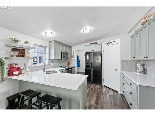 1306 DAVID Ave, Eugene, OR 97404