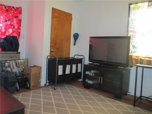 293 Hillcrest Dr, California, PA 15419