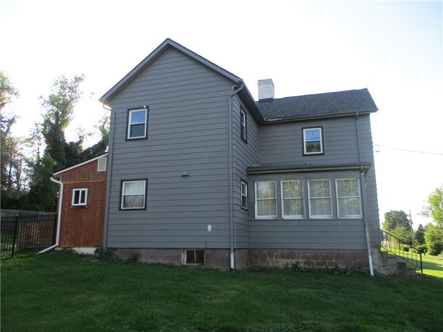 293 Hillcrest Dr, California, PA 15419