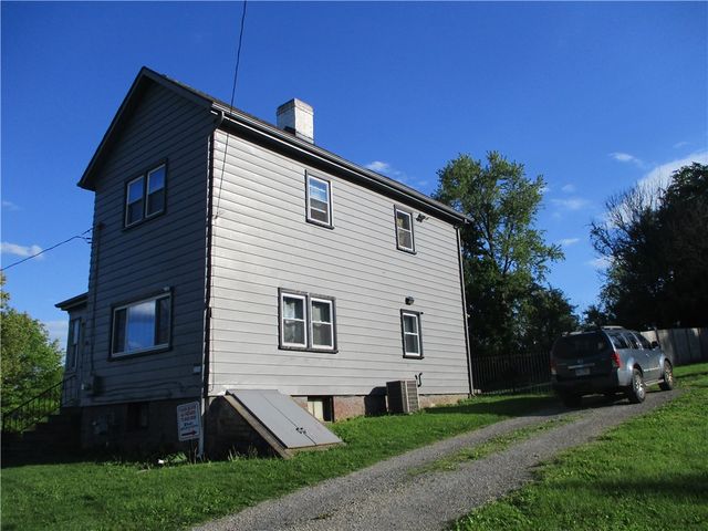 293 Hillcrest Dr, California, PA 15419