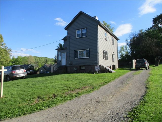 293 Hillcrest Dr, California, PA 15419
