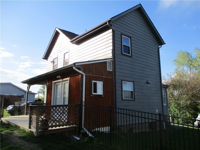 293 Hillcrest Dr, California, PA 15419
