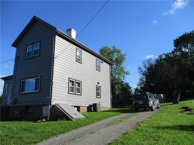 293 Hillcrest Dr, California, PA 15419