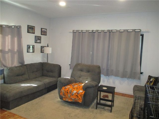 293 Hillcrest Dr, California, PA 15419
