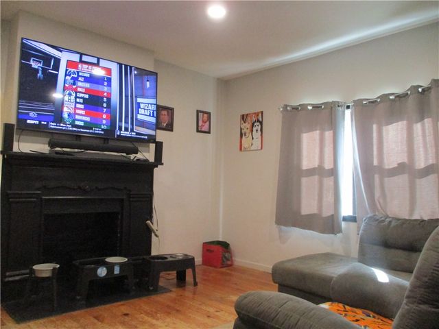 293 Hillcrest Dr, California, PA 15419