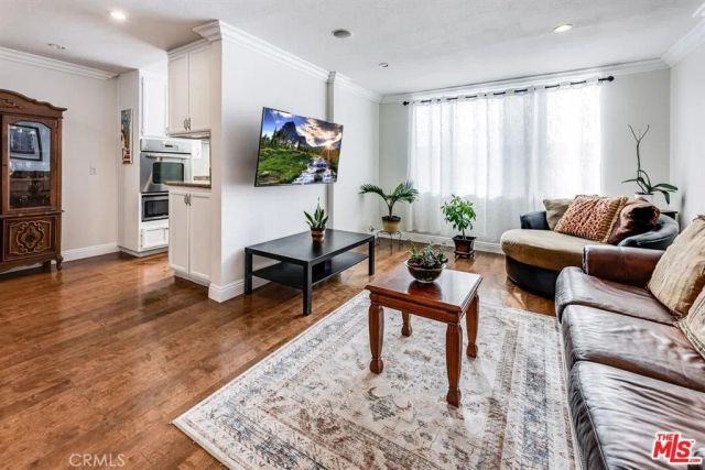 5429 Newcastle Avenue 313, Encino, CA 91316