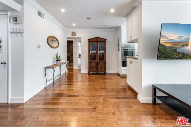 5429 Newcastle Avenue 313, Encino, CA 91316