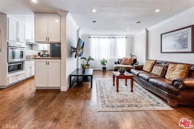 5429 Newcastle Avenue 313, Encino, CA 91316