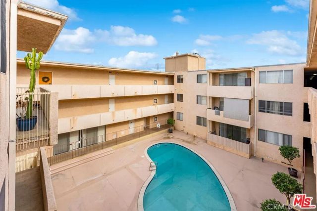 5429 Newcastle Avenue 313, Encino, CA 91316