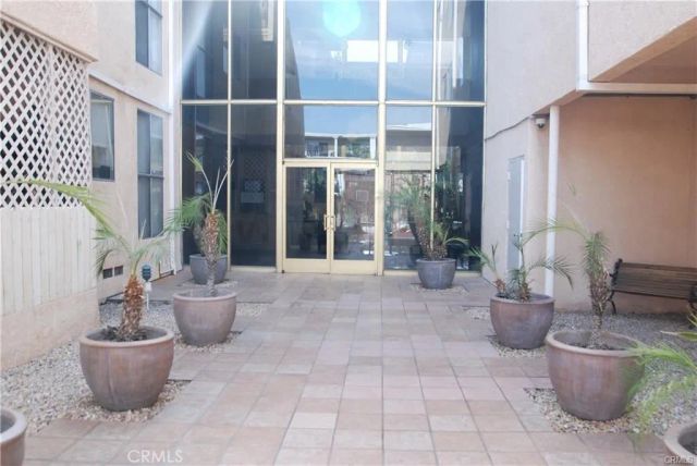 5429 Newcastle Avenue 313, Encino, CA 91316