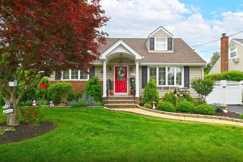 2747 Falcon Street, East Meadow, NY 11554