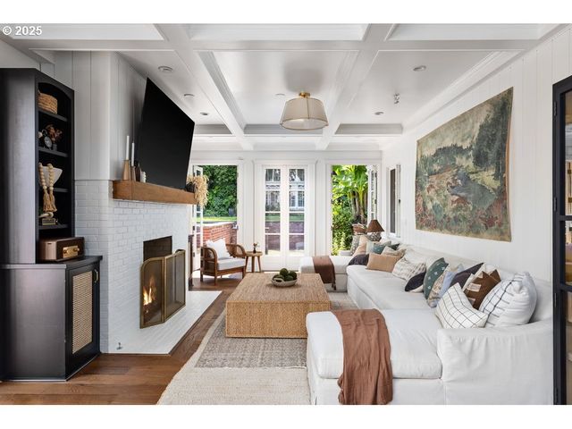 11175 S RIVERWOOD Rd, Portland, OR 97219