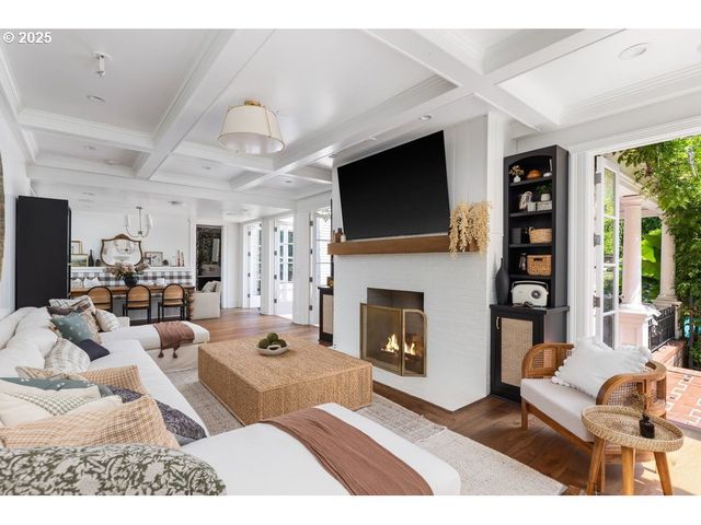 11175 S RIVERWOOD Rd, Portland, OR 97219