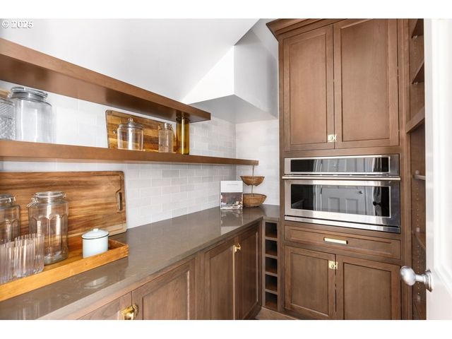 11175 S RIVERWOOD Rd, Portland, OR 97219