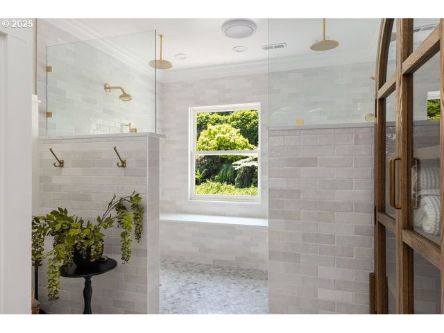 11175 S RIVERWOOD Rd, Portland, OR 97219