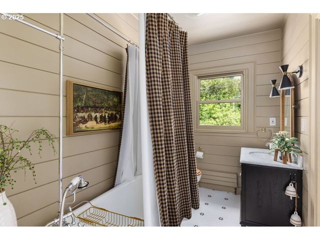 11175 S RIVERWOOD Rd, Portland, OR 97219