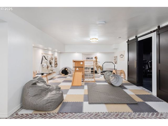 11175 S RIVERWOOD Rd, Portland, OR 97219