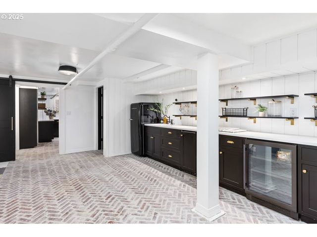 11175 S RIVERWOOD Rd, Portland, OR 97219