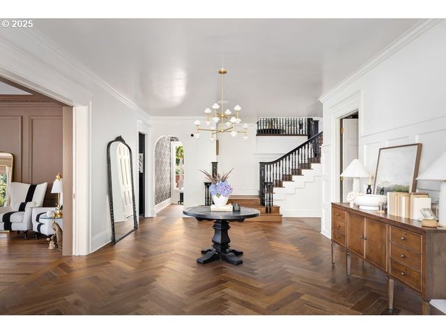 11175 S RIVERWOOD Rd, Portland, OR 97219