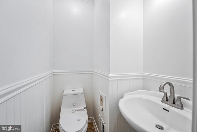 8115 KING ARTHURS CT, Manassas, VA 20112