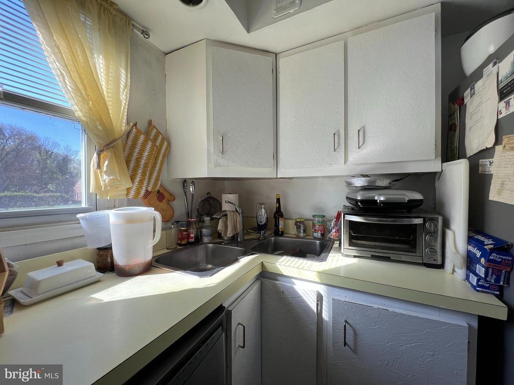 Image 9 of property listing at 3706 DORCHESTER RD, Baltimore, MD 21215