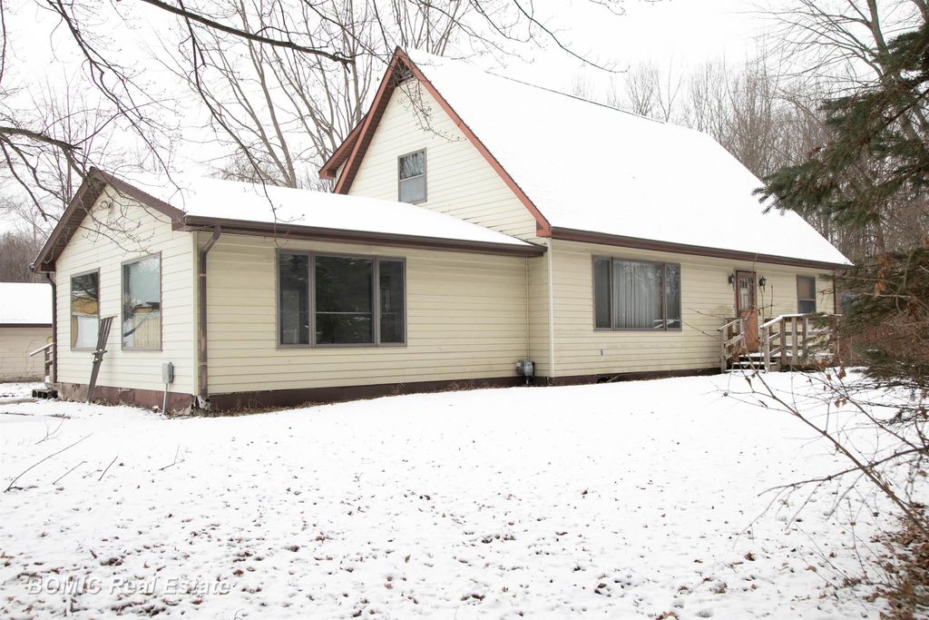 3775 W Saginaw Road, Vassar Twp, MI 48768