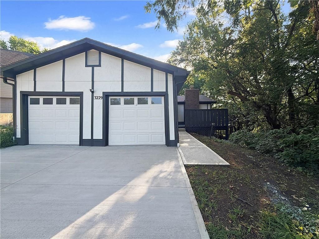 3229 Big Horn Court, Lawrence, KS 66049