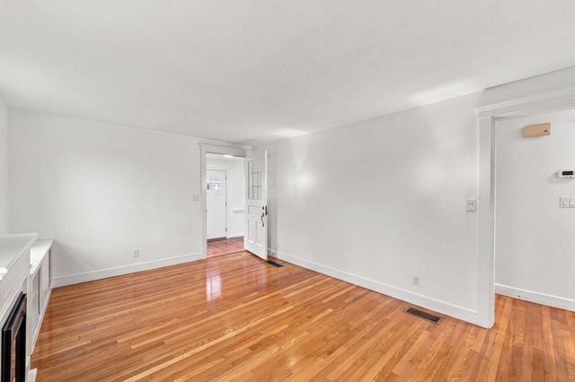 6 Norfolk Ave, Peabody, MA 01960