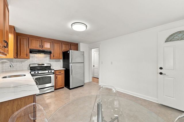 6 Norfolk Ave, Peabody, MA 01960