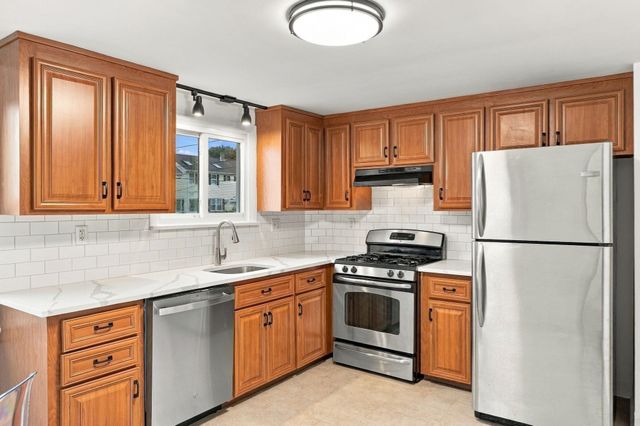 6 Norfolk Ave, Peabody, MA 01960