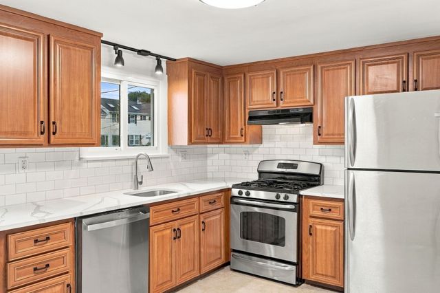 6 Norfolk Ave, Peabody, MA 01960