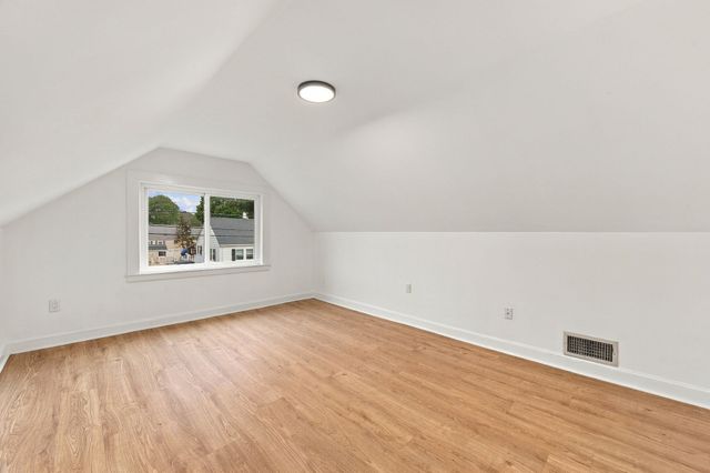 6 Norfolk Ave, Peabody, MA 01960