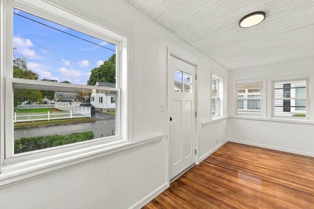 6 Norfolk Ave, Peabody, MA 01960