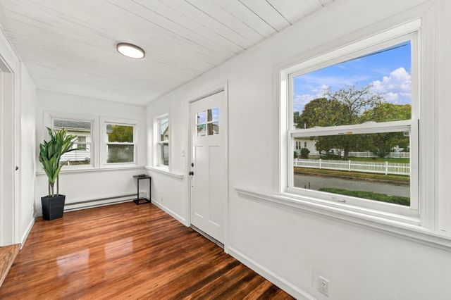 6 Norfolk Ave, Peabody, MA 01960