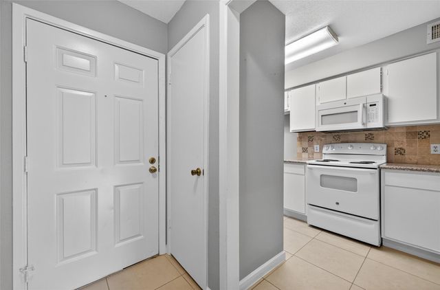 18800 Egret Bay Boulevard 1207, Webster, TX 77058