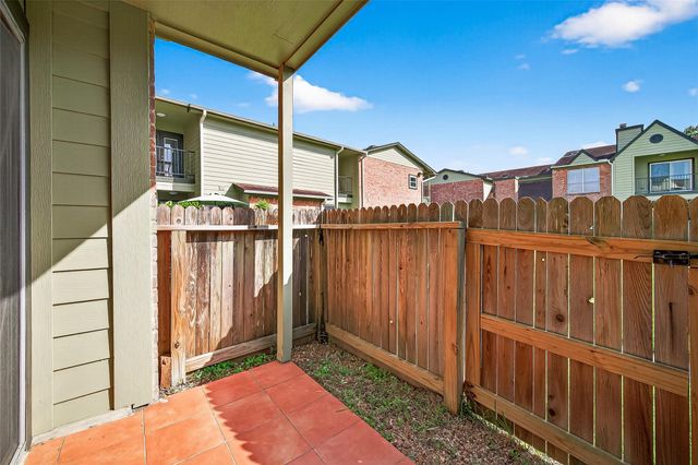 18800 Egret Bay Boulevard 1207, Webster, TX 77058