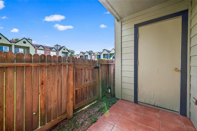 18800 Egret Bay Boulevard 1207, Webster, TX 77058