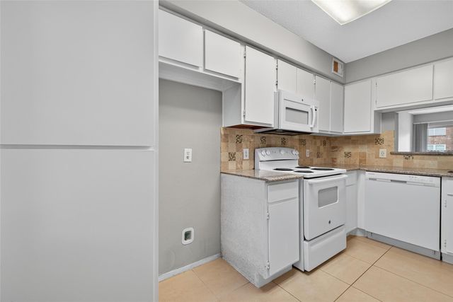 18800 Egret Bay Boulevard 1207, Webster, TX 77058