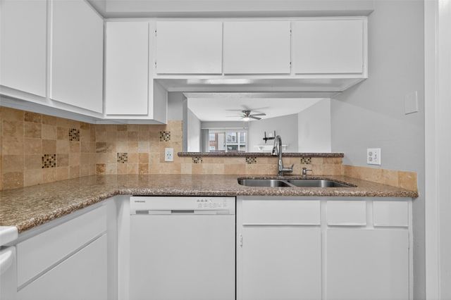 18800 Egret Bay Boulevard 1207, Webster, TX 77058