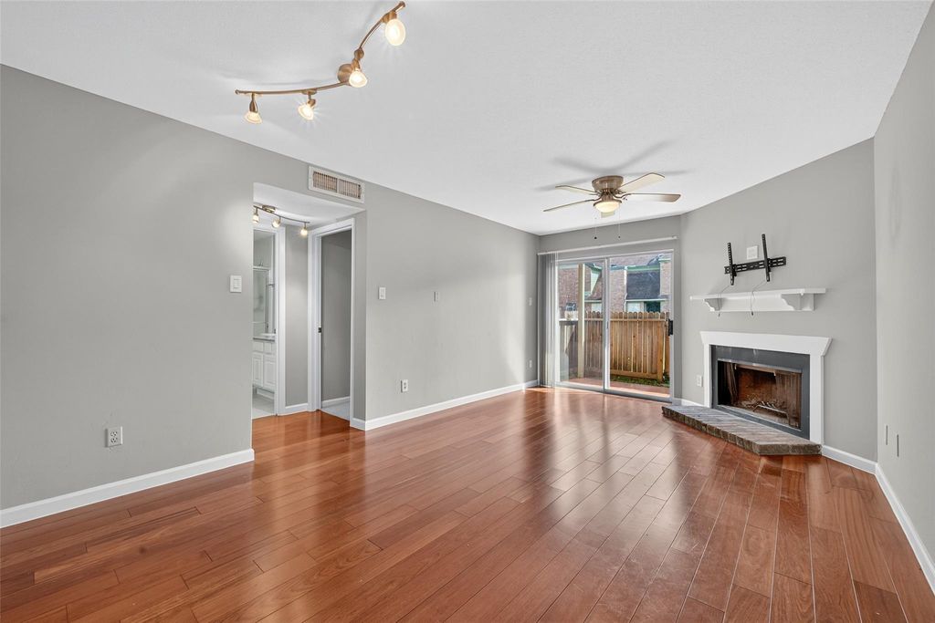 18800 Egret Bay Boulevard 1207, Webster, TX 77058