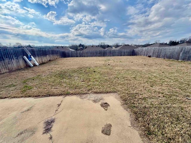 12 Summer Breeze Rd, Conway, AR 72032