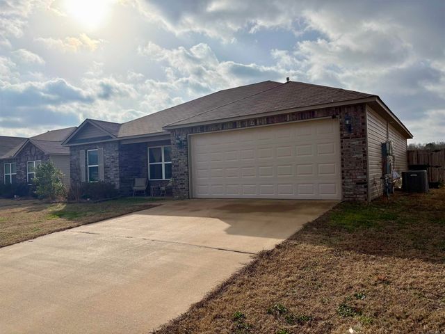 12 Summer Breeze Rd, Conway, AR 72032